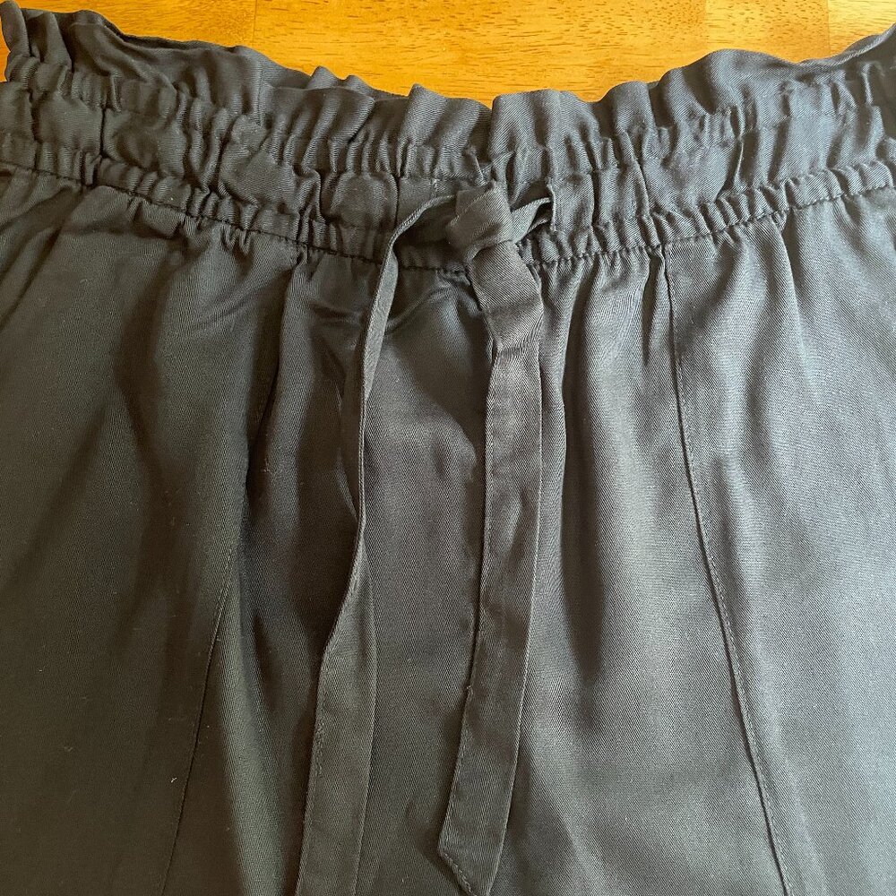Size 12 H&M black paperbag shorts - new without tags - Picture 4 of 5